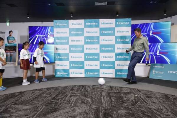 キングカズが国立競技場で試合を行った翌日にプロジェクトアンバサダーを務めるハイセンスジャパン本社を訪問！