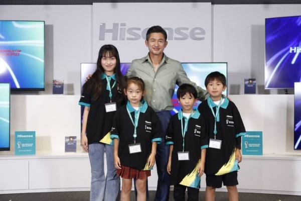 キングカズが国立競技場で試合を行った翌日にプロジェクトアンバサダーを務めるハイセンスジャパン本社を訪問！