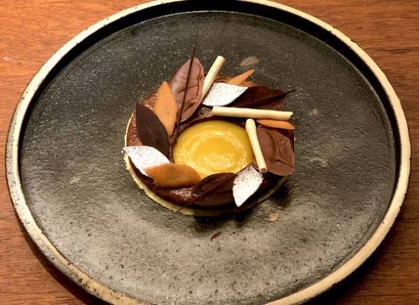 福岡のチョコレート専門店XXOCOA(ショコア)　茶室をイメージした数寄屋造りのカフェで愉しむ大人のスイーツ　秋の新作デセール「ショコラとバニラのブリュレ」提供開始