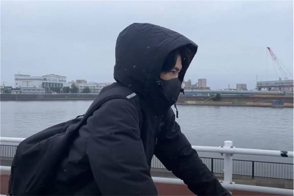 日本全国1年間の天候は1/3が雨秋雨シーズンに傘の20倍の耐水圧をもつ「高機能アウター」を販売開始