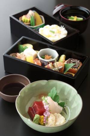 ～大沼先生と行く、歴史探訪＆クルーズ～「近江八景クルーズと紅葉の石山寺」