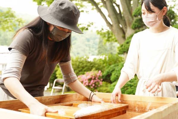 福島県西会津町・大山祇神社にて自分で漉いた和紙に御朱印を頂くワークショップ「なじょな願いもかみ頼み」を10月29日(土)開催