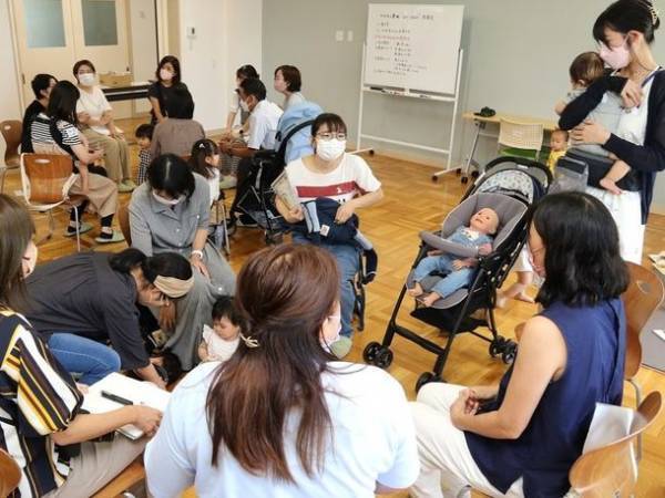 赤ちゃんの笑顔、お母さんの育児負担軽減を目指す　通風シート「air seat」の『冬あせも』に対する調査を実施　一年を通じて赤ちゃんの背中にできるあせも。原因となる湿度を通風でサラサラに。