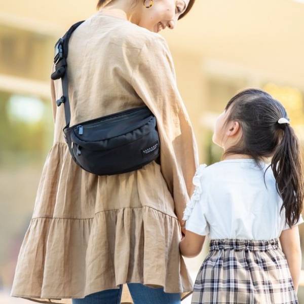 入荷まで2カ月待ちの2wayヒップシート『BORN BOON』　再販初日で楽天市場の抱っこひもランキングで1位を獲得