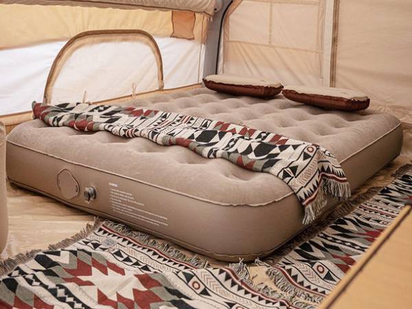 自動で空気の出し入れ可能、アウトドアで活躍するダブルエアーベッドがMakuakeにて11月7日より先行販売を開始