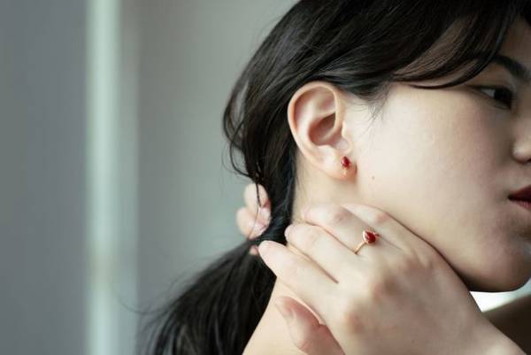 深海300mで採れる希少石「血赤珊瑚」ジュエリー　応援購入サービスで目標金額554％を達成！！