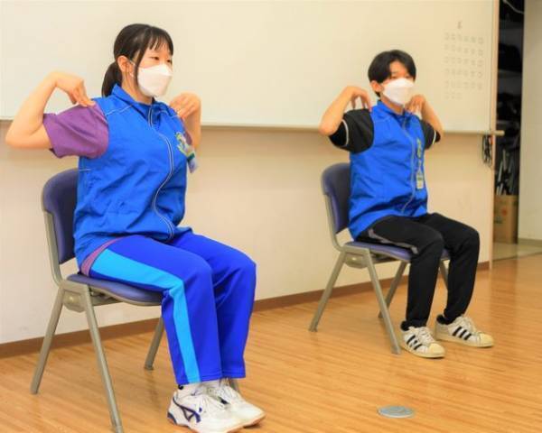 ＜開催レポート＞さいたま市緑区の高齢者25名が 学生と一緒に楽しく効果的に運動　浦和大学 公開講座「健康体操教室」を開催