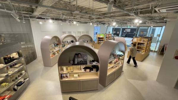 発売から1ヶ月でメーカー欠品！まつげ美容液「パナセ フォーディラッシュボリュームセラム」newme有楽町マルイ店で11/1から販売開始