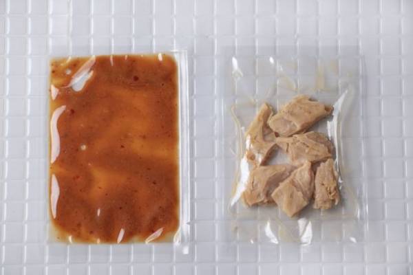 “ミールキット第1弾”新食感大豆ミート『LIKE CHICKEN!?』を使用！タイ料理カオマンガイがプラントベースで11月4日に登場