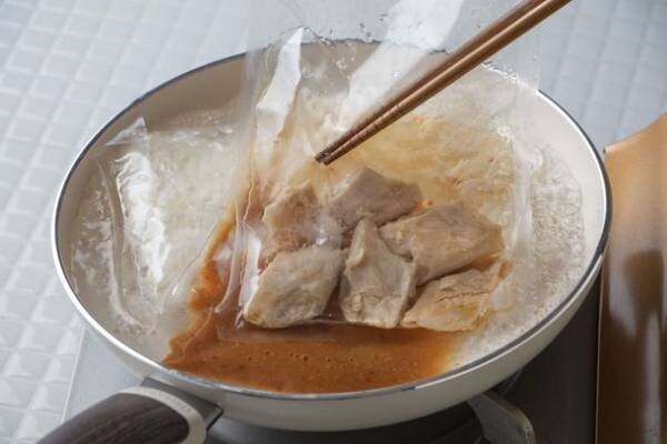 “ミールキット第1弾”新食感大豆ミート『LIKE CHICKEN!?』を使用！タイ料理カオマンガイがプラントベースで11月4日に登場