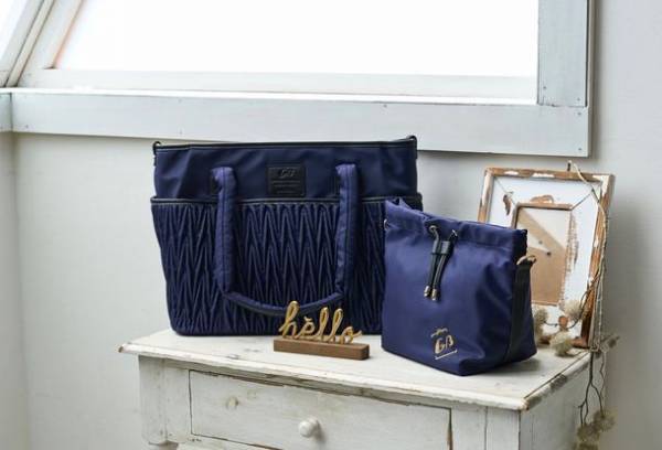 “ベビーカー移動を楽にする”をコンセプトにした「巾着ショルダーバッグ付き 2個持ち解消トート」を11月2日(水)より発売開始！