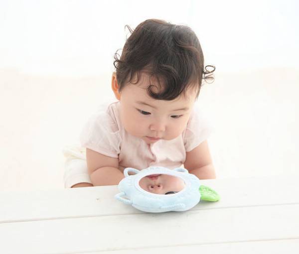 クリスマスギフトにも！赤ちゃんの好奇心を刺激するお花がモチーフの布製ソフトミラー「わっかミラー」に新柄4種登場！