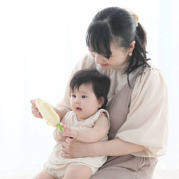 クリスマスギフトにも！赤ちゃんの好奇心を刺激するお花がモチーフの布製ソフトミラー「わっかミラー」に新柄4種登場！