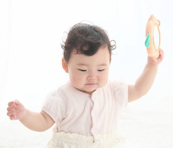 クリスマスギフトにも！赤ちゃんの好奇心を刺激するお花がモチーフの布製ソフトミラー「わっかミラー」に新柄4種登場！