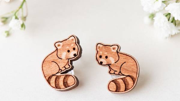 イギリスでつくられた「動物の可愛いウッドピアス」10月13日にクラウドファンディングを開始