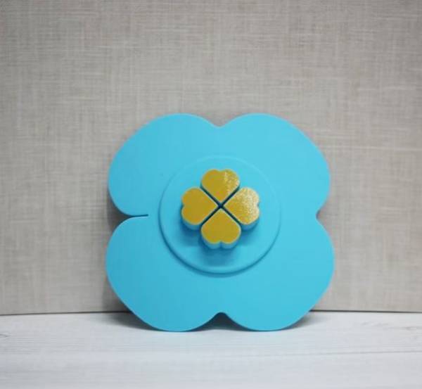 ティーバッグの紐を引っ掛けられる、取っ手付きシリコーン製マグカップカバーが11月1日発売