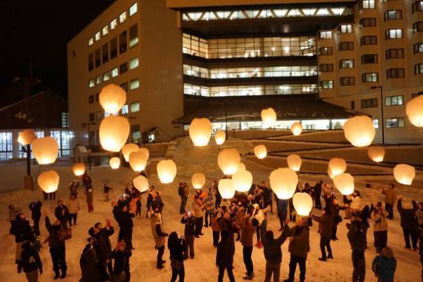新潟県・津南町の総合リゾート施設　ニュー・グリーンピア津南　『幻想的な空とぶ津南ランタンと花火の打上げ』を2022年12月24日から実施！！