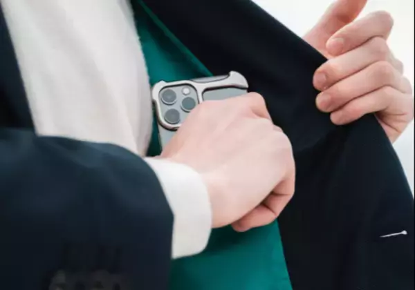 ほぼ裸でiPhone14/13シリーズを持ち歩く！新発想耐衝撃スマホプロテクターArc PulseがMakuakeで目標3972％達成！