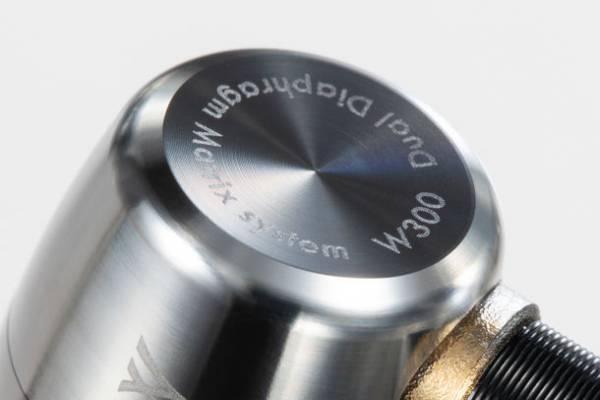 2枚の振動板を同軸上に配置する「DDM方式ドライバー」搭載　ドブルベシリーズのフラッグシップモデルが金属筐体となって新登場　「HP-W100」「HP-W200」「HP-W300」を11月20日(日)より発売！