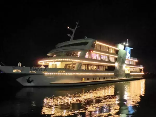 ～ びわ湖で集うクリスマス！3年ぶりにミシガンとビアンカの2隻で運航！ ～『ミシガン・ビアンカ クリスマスクルーズ』