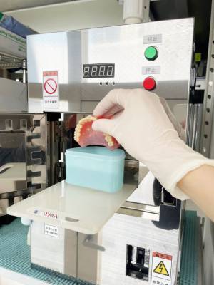 お口の菌は半日で4,000倍に！認知症の原因は入れ歯の汚れ！？郵送でかんたん抗菌、入れ歯に菌をつけない新習慣