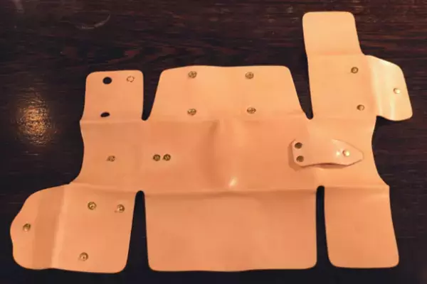 トータルレザーファッションブランド「REDMOON」の創始者自らが愛用する無縫の革財布『DEVIL』未発表モデル　限定予約販売開始＆テレビ番組放送決定！！