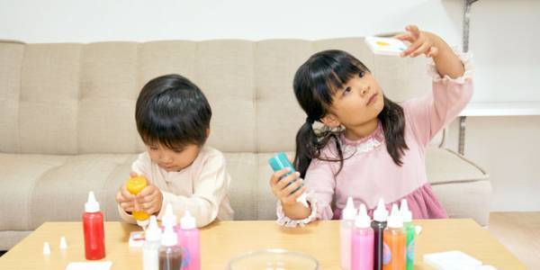 子どものクリスマスプレゼント向けに新シリーズが登場　水を使って化学反応が学べる【ぷにょぷにょアクアリウム】が11月上旬発売