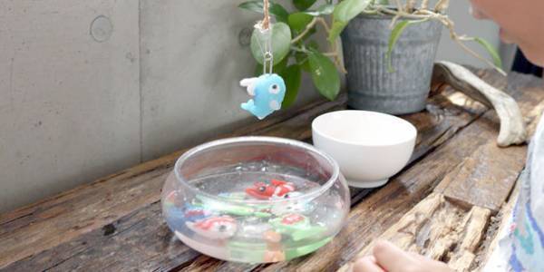 子どものクリスマスプレゼント向けに新シリーズが登場　水を使って化学反応が学べる【ぷにょぷにょアクアリウム】が11月上旬発売