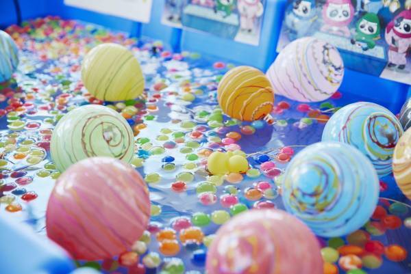 【アクアシティお台場 冬のイベント情報】“氷じゃない！？” キラキラ空間に囲まれたサステナブルなアイススケートリンク「Brilliant Winter Rink」開催