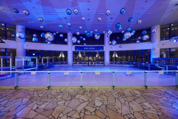【アクアシティお台場 冬のイベント情報】“氷じゃない！？” キラキラ空間に囲まれたサステナブルなアイススケートリンク「Brilliant Winter Rink」開催