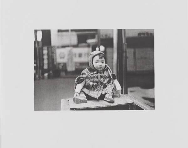 早世の写真家・牛腸茂雄のコロタイプ・ミニポートフォリオを便利堂より発売！11/13まで渋谷パルコで展覧会開催中