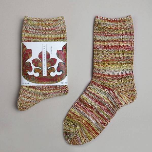 奈良の老舗靴下工場が「第74回正倉院展」とコラボ！正倉院宝物「赤地鴛鴦唐草文錦大幡脚端飾」をイメージした限定ソックスを発売！