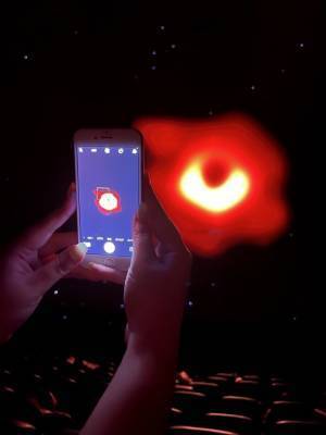 ブラックフライデーは鑑賞料金がお得に960円！「Space Voyage #ファインダー越しの私の宇宙」限定“ブラックホール“フライデー開催