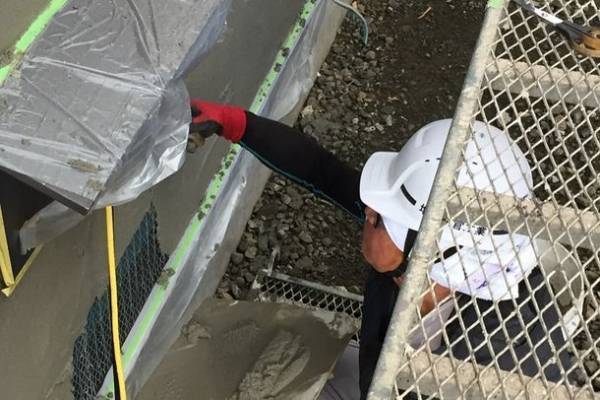 住まいをつくる職人さんの家族を応援する絵本「絵ことば」を作り届けるクラウドファンディングを11月30日より開始