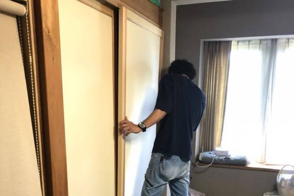 住まいをつくる職人さんの家族を応援する絵本「絵ことば」を作り届けるクラウドファンディングを11月30日より開始