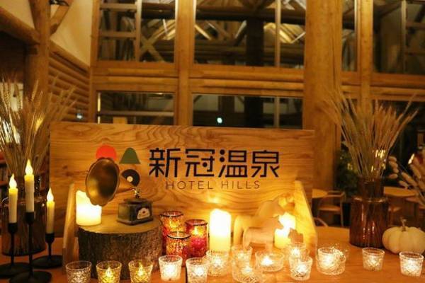 新冠町レ・コード館で行われているレコードコンサートを「新冠温泉ホテルヒルズ」にてキャンドルナイト＆リバイバル開催