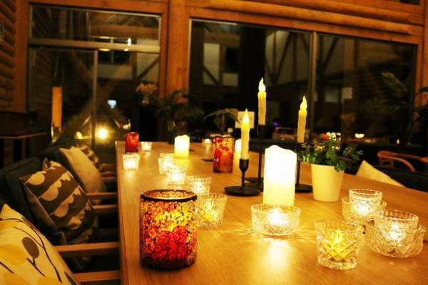 新冠町レ・コード館で行われているレコードコンサートを「新冠温泉ホテルヒルズ」にてキャンドルナイト＆リバイバル開催