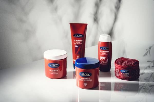 日本発ボディケアブランド「イルコルポ」から入浴料「ミネラルバスパウダーカモミール＆セージ」を11/26に販売開始