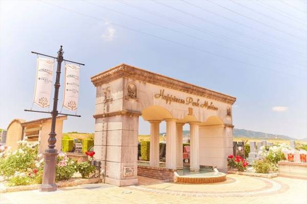 ハピネスパーク牧野霊園に設置された旧京都市電が家族連れに人気　祖父母と孫の休日のお出かけとして家族連れ来園者が昨対比134％