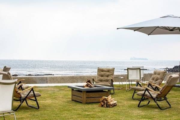 房総・金谷で楽しむ秋の夜長　大人の夜ふかしプラン好評発売中！おとなたちの同窓会＆読書と語らいの夜