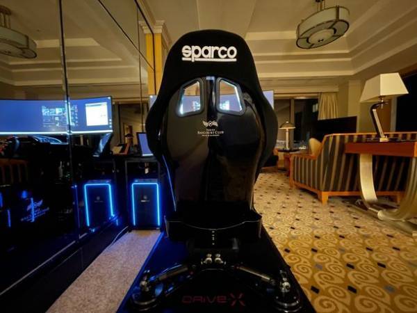 「東京ベイコート倶楽部 ホテル＆スパリゾート」の新コンセプトルームに、リアルドライビングシミュレーターが楽しめるレーシングルーム登場！！