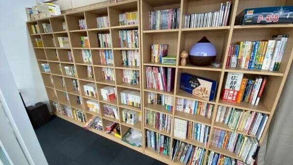 堺市東区に、本だけでなく雑貨やおもちゃなども扱う半無人古書店「百舌鳥屋」が12月5日オープン