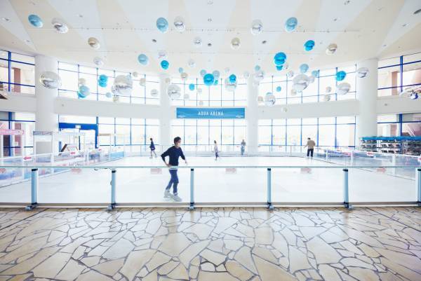 大人気アニメ『クレヨンしんちゃん』の世界観がアクアシティお台場で楽しめる！　「クレヨンしんちゃん 嵐を呼ぶ！POP UP SHOP」期間限定で開催開催期間：2022年11月25日（金）～2023年1月29日（日）