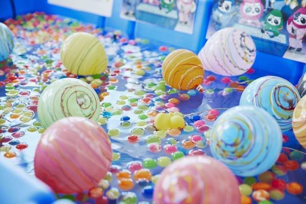 大人気アニメ『クレヨンしんちゃん』の世界観がアクアシティお台場で楽しめる！　「クレヨンしんちゃん 嵐を呼ぶ！POP UP SHOP」期間限定で開催開催期間：2022年11月25日（金）～2023年1月29日（日）