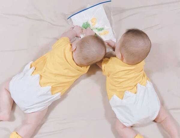 0歳双子の画家カイム＆ハアスが絵本作家デビュー！「赤ちゃんが描いた絵本」を11/11に出版
