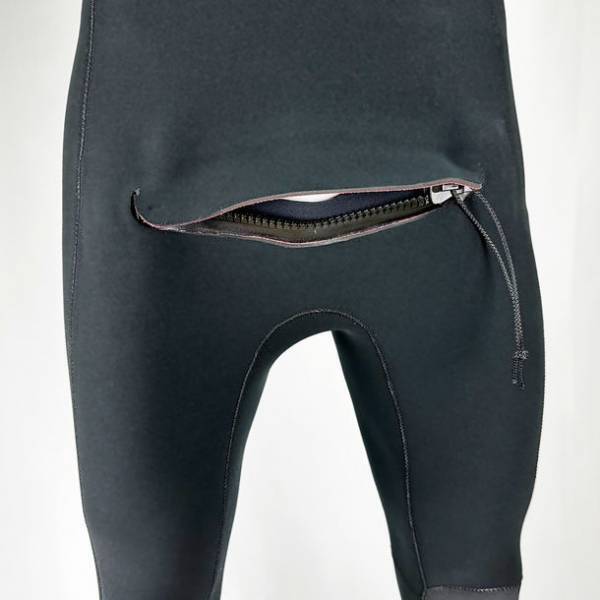 釣り人の安全対策！高性能ウエットスーツを12月より発売　フルスーツ、ロングジョン、ロングズボン、ジャケットの全4種類