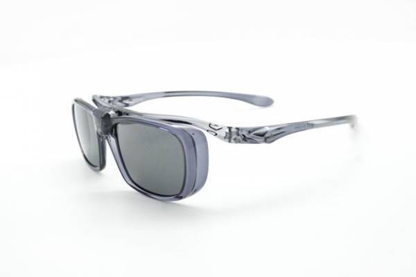 ≪メガネの上からサングラス≫ドライブに最適！簡単に跳ね上げてトンネル内も見やすいお洒落すぎる「A-FIT 跳ね上げ式オーバーグラス」11月27日Makuake販売開始