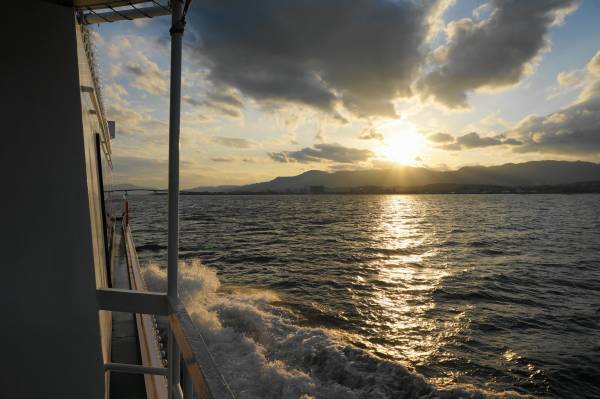 ～ 冬限定！びわ湖の美しい冬景色を味わう2時間半の船旅へ ～びわ湖縦走 雪見船クルーズ