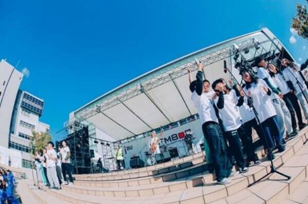 四天王寺大学×FM802×かりゆし58　すべての学生に向けたエールソング「まだだよ」が大学祭で初披露