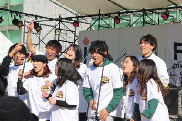 四天王寺大学×FM802×かりゆし58　すべての学生に向けたエールソング「まだだよ」が大学祭で初披露